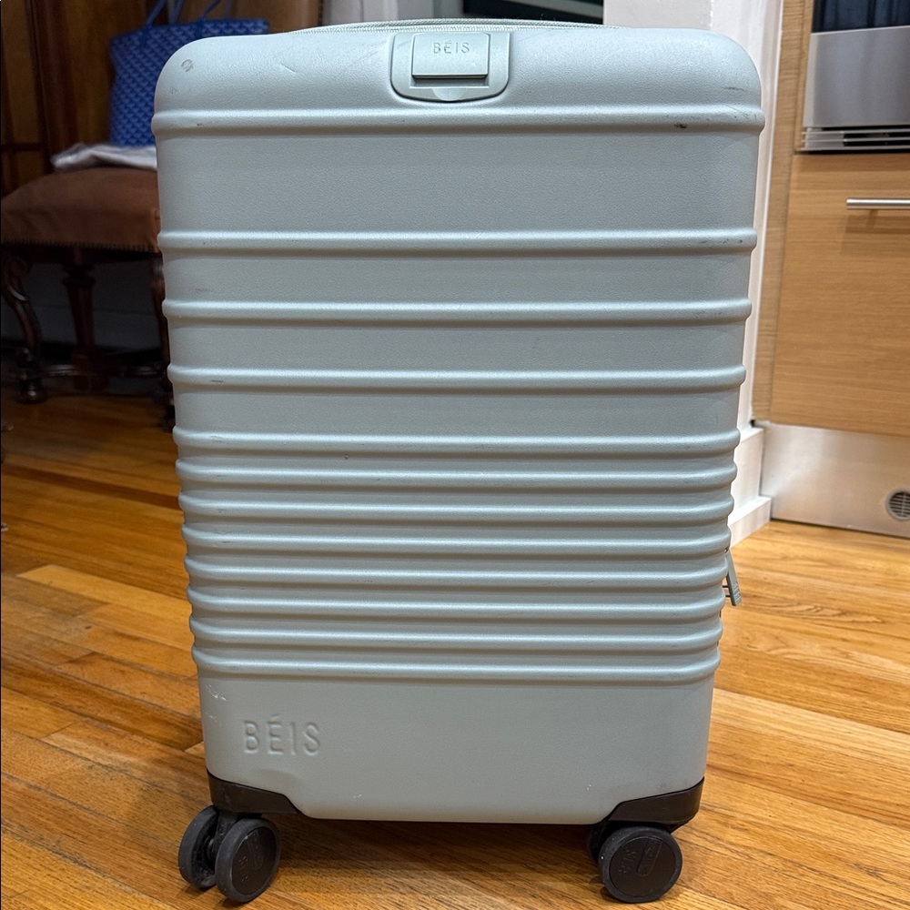 BEIS Slate 21” carry on roller Hardshell Suitcase